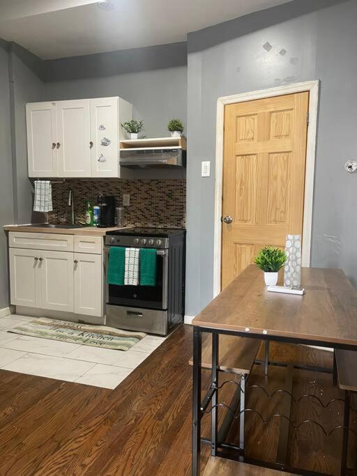 Cozy Studio Staycation - Brooklyn Close To Train Stations New York City Exterior photo