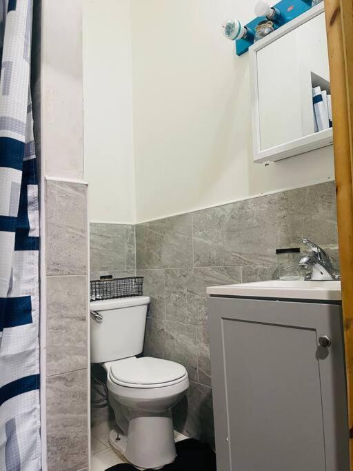 Cozy Studio Staycation - Brooklyn Close To Train Stations New York City Exterior photo