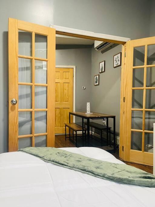 Cozy Studio Staycation - Brooklyn Close To Train Stations New York City Exterior photo